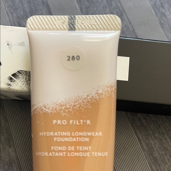 Fenty 280 Pro Filt’r Hydrating Longwear Foundation - Picture 5 of 5